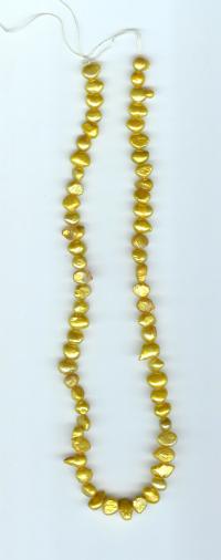 Billede: perler på snor ca. 40 cm, gulbrun