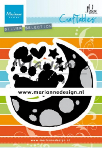 Billede: skære/prægeskabelon sovende bamse i månen, MARIANNE DESIGN CR1503 Dreaming Bear, 92x94mm