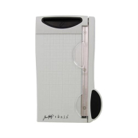 Billede: Tonic Studios / Tim Holtz “Trimmer 16cm” 4496E
Selv maskinen måler 215mm x 140mm