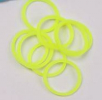 Billede: Loom silicone elastik gul ca. 300stk

incl. nål og clips/Passer til Loom board 