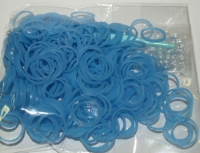 Billede: Loom silicone elastik selvlysende l.blå

incl. nål og clips/Passer til Loom board 