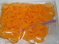 Billede: Loom silicone elastik selvlysende orange

incl. nål og clips/Passer til Loom board 