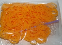 Billede: Loom silicone elastik selvlysende orange

incl. nål og clips/Passer til Loom board 