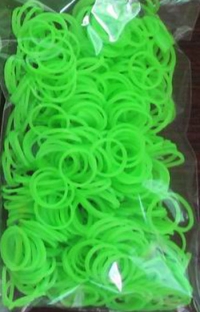 Billede: Loom silicone elastik selvlysende grøn

incl. nål og clips/Passer til Loom board 