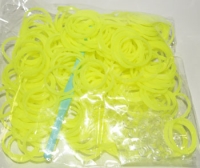 Billede: Loom silicone elastik selvlysende gul

incl. nål og clips/Passer til Loom board 