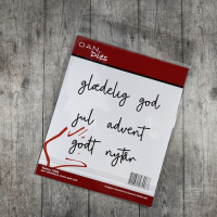 Billede: skæreskabelon glædelig, god, jul, advent, godt nytår fra Dan Dies indeholder 6 tekst dies med matchende skygge til. Perfekt til årets julekort, nytårshilsener eller adventskalenderen. Kombiner teksterne med andre sæt i samme skrifttype eller stemplerne fra Hurtige Tekster serien for at få endnu flere muligheder. Dies måler ca.:
god: 2,6x2,7 cm, skygge ca. 3,7x3,8 cm
jul: 2,4x2,7 cm, skygge ca. 3,5x3,8 cm
glædelig: 6,1x2,75 cm, skygge ca. 7,2x3,85 cm
advent: 5,0x2,0 cm, skygge ca. 6,1x3,1 cm
godt:3,3x2,7 cm, skygge ca. 4,4x3,8 cm
nytår: 3,7x2,5 cm, skygge ca.
