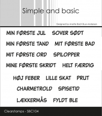 Billede: SIMPLE AND BASIC STEMPEL, MIN FØRSTE JUL, SOVER SØDT, MIN FØRSTE TAND, MIT FØRSTE BAD, MIT FØRSTE ORD, SPILOPPER, MINE FØRSTE SKRIDT, HELT FÆRDIG, HØJ FEBER, LILLE SKAT, PRUT, CHARMETROLD, SPISETID, LÆKKERMÅS, FYLDT BLE, SBC104, Største: 5,4x0,6cm, førpris kr. 48,- nupris 