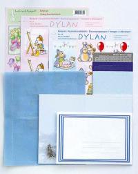 Billede: sticker-o-stitch kortpakke blå, indhold: 6 kort/kuvert, 6 vellum, 3x3Dark, 3 stickers, 30 brads, 4 mønstre, vejledning